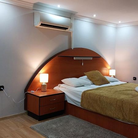 Family Apartman Gyula Extérieur photo