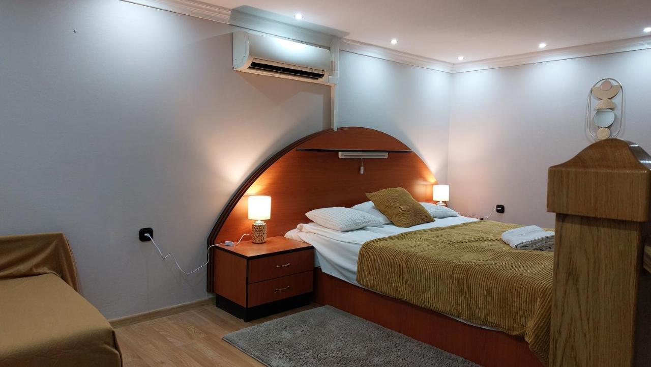Family Apartman Gyula Extérieur photo