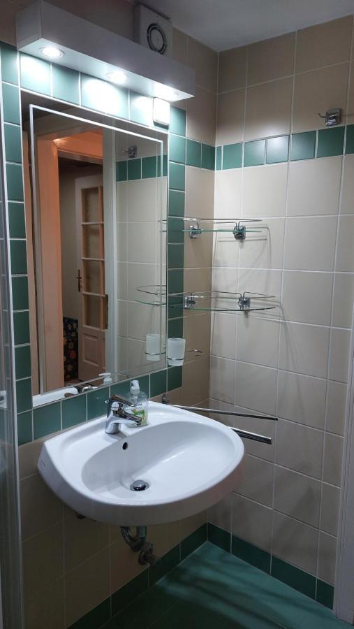 Family Apartman Gyula Extérieur photo